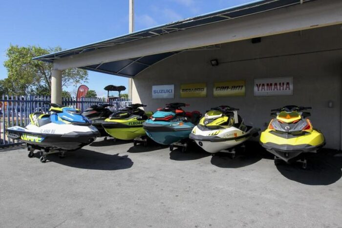 1800cc Strong Powerful 4 Stroke Personal Watercraft - Image 3