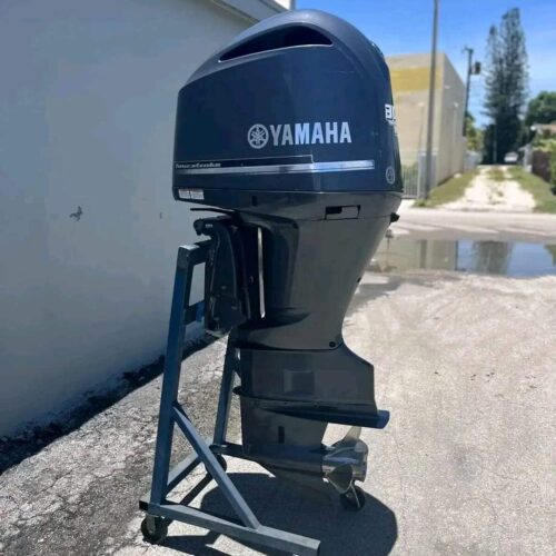 Yamaha 300 HP V6 EFI Four Stroke Outboard Motor