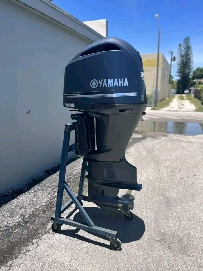 Yamaha 300 HP V6 EFI Four Stroke Outboard Motor