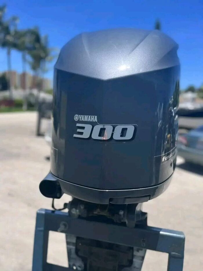 Yamaha 300 HP V6 EFI Four Stroke Outboard Motor