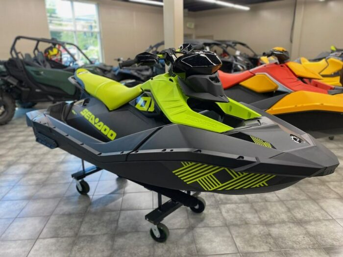 2023 Sea-Doo Spark Trix 3-up - Image 3